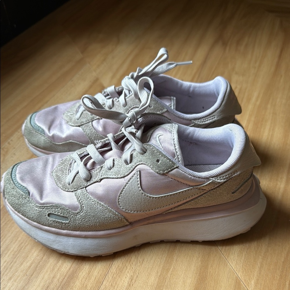 Women's Nike Pink and Tan Sneakers
